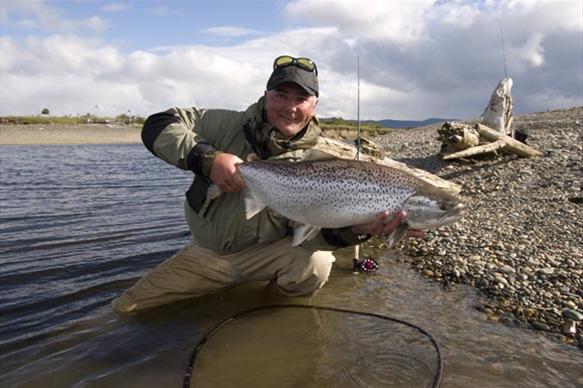 Fishing the Rio Irigoyen for sea trout in Argentina, rio irigoyen river, world end lodge, far end river, sea trout fishing argentina, aardvark mcleod, tierra de fuego, fishing tdf, sea trout tdf