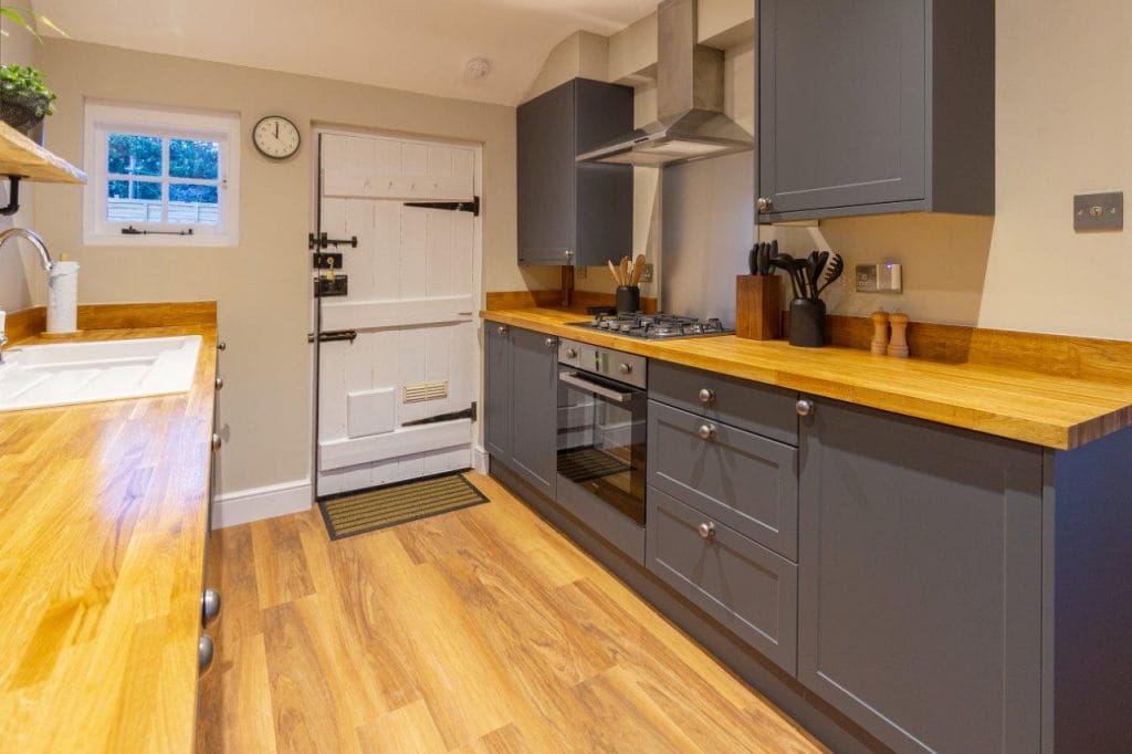 Whitchurch Silk Mill Cottage, Aardvark McLeod