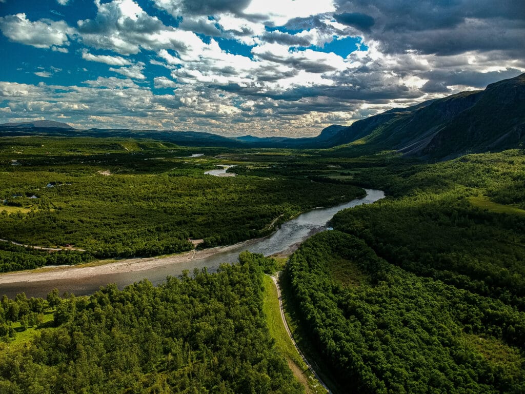 Oldero Fly Fishing Lodge, Lakselv, Norway, fly fishing Norway, salmon fly fishing, Aardvark McLeod