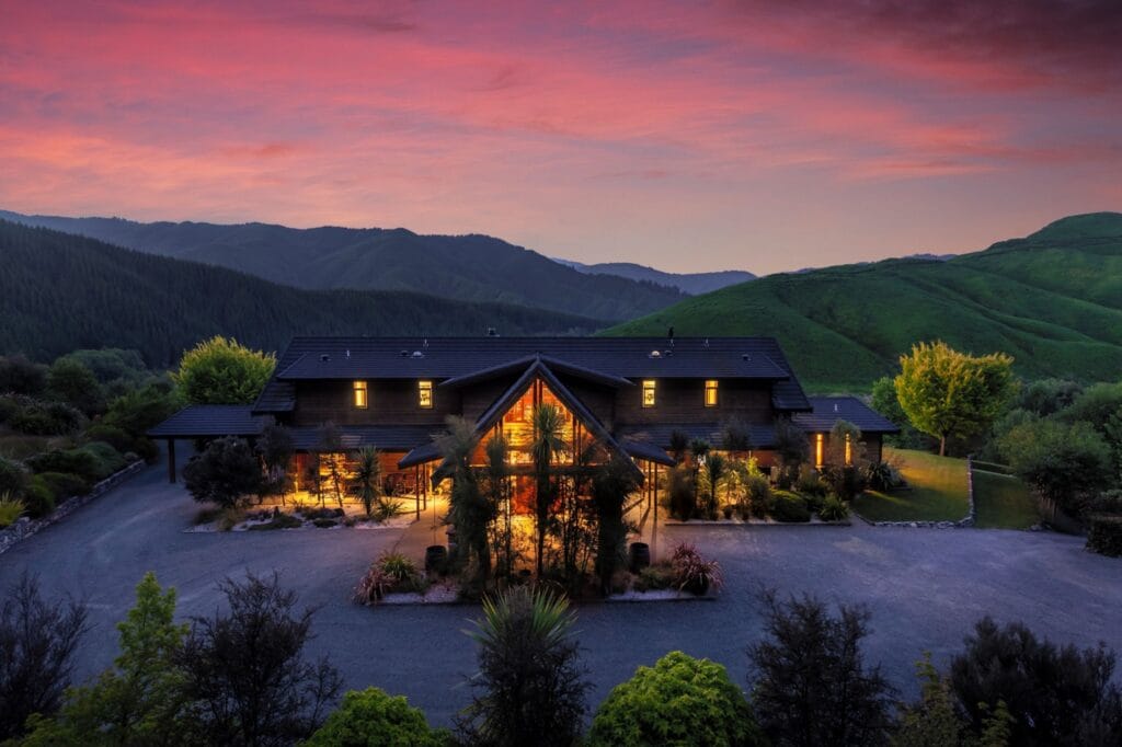 Stonefly Lodge, New Zealand fishing, New Zealand trout fishing, New Zealand heli fishing, Aardvark McLeod