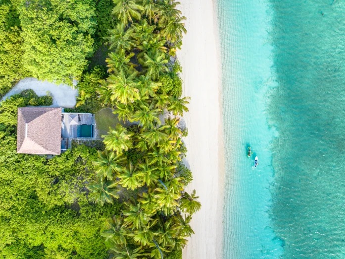 Alphonse Island, Seychelles, Aardvark McLeod