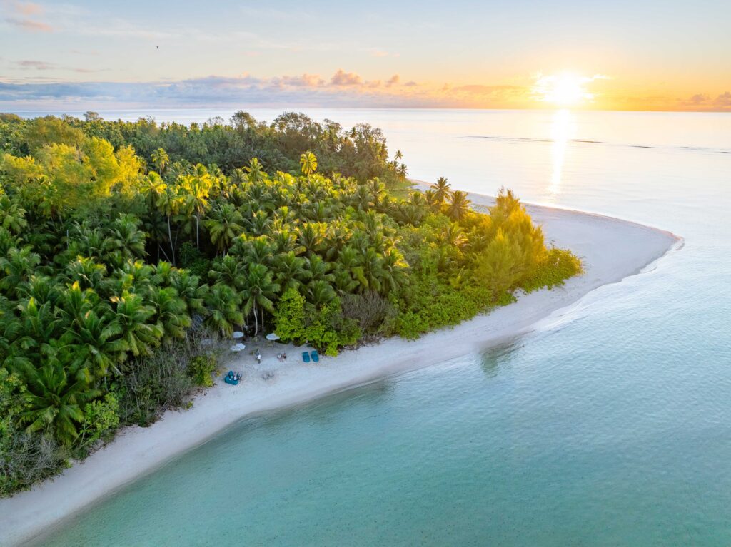 Seychelles, Alphonse Island, beach bar, Aardvark McLeod